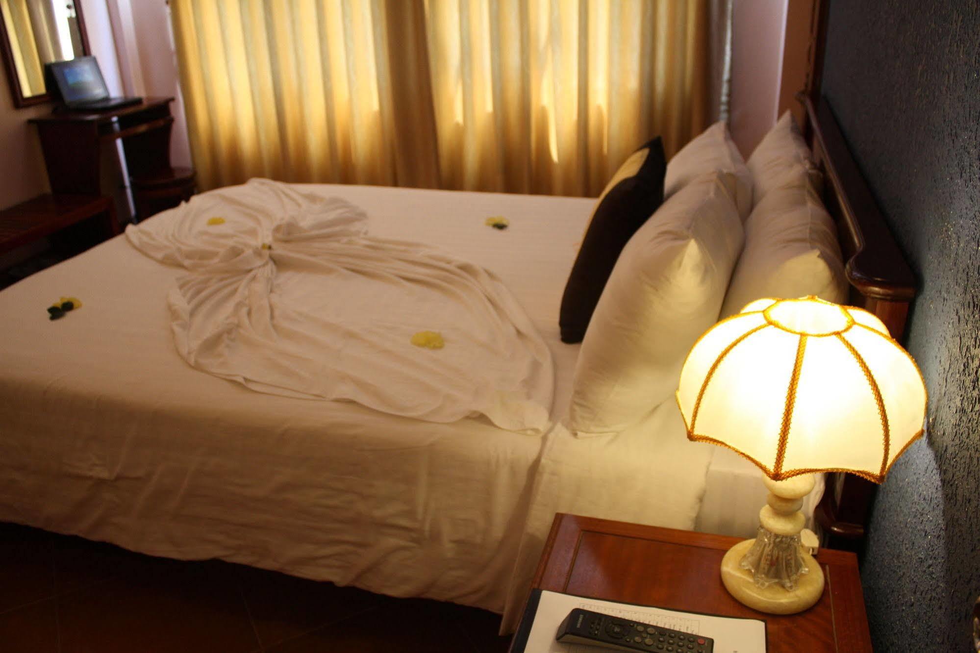 Holiday Diamond Hotel Hué Eksteriør billede